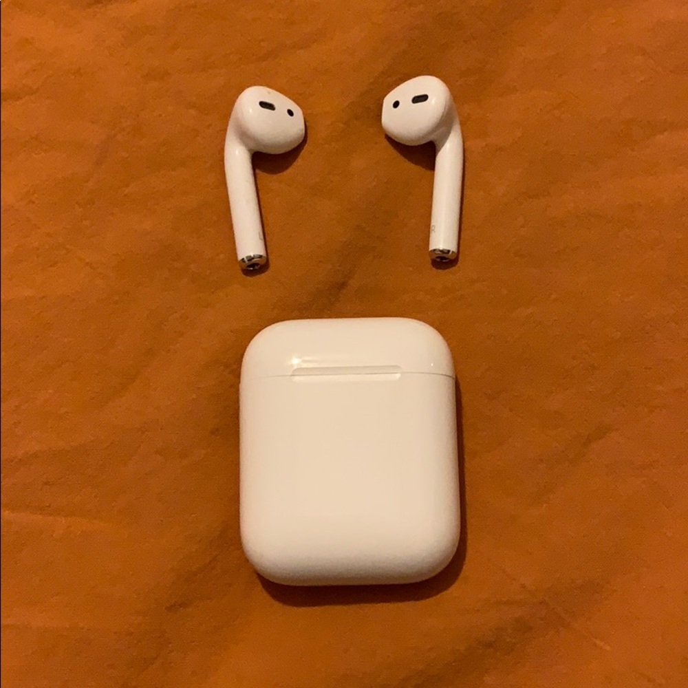 Used 2nd Generation AirPods (READ BELOW!)